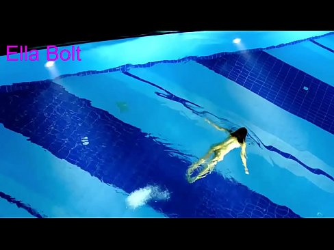 ❤️ म हेर्न रोक्न सक्दिन, जवान गोरा ELLA BOLT रिसोर्ट पूलमा नग्न पौडी खेल्दै समातियो गुदा भिडियो ne.pornjimbo.ru मा ☑
